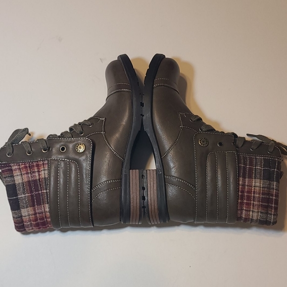 Flannel Cuff Boots - Picture 4 of 11